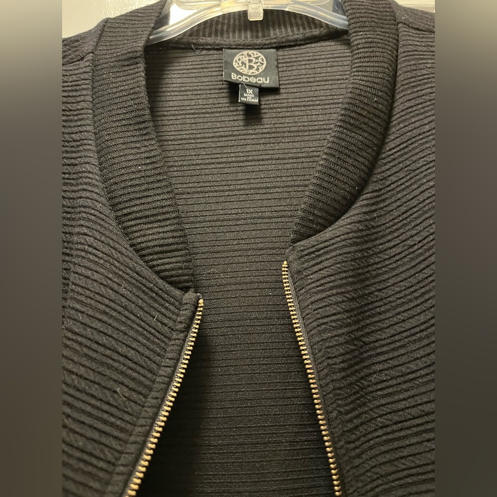 Bomber style casual jacket, textured black from Bobeau. Has gold hardware